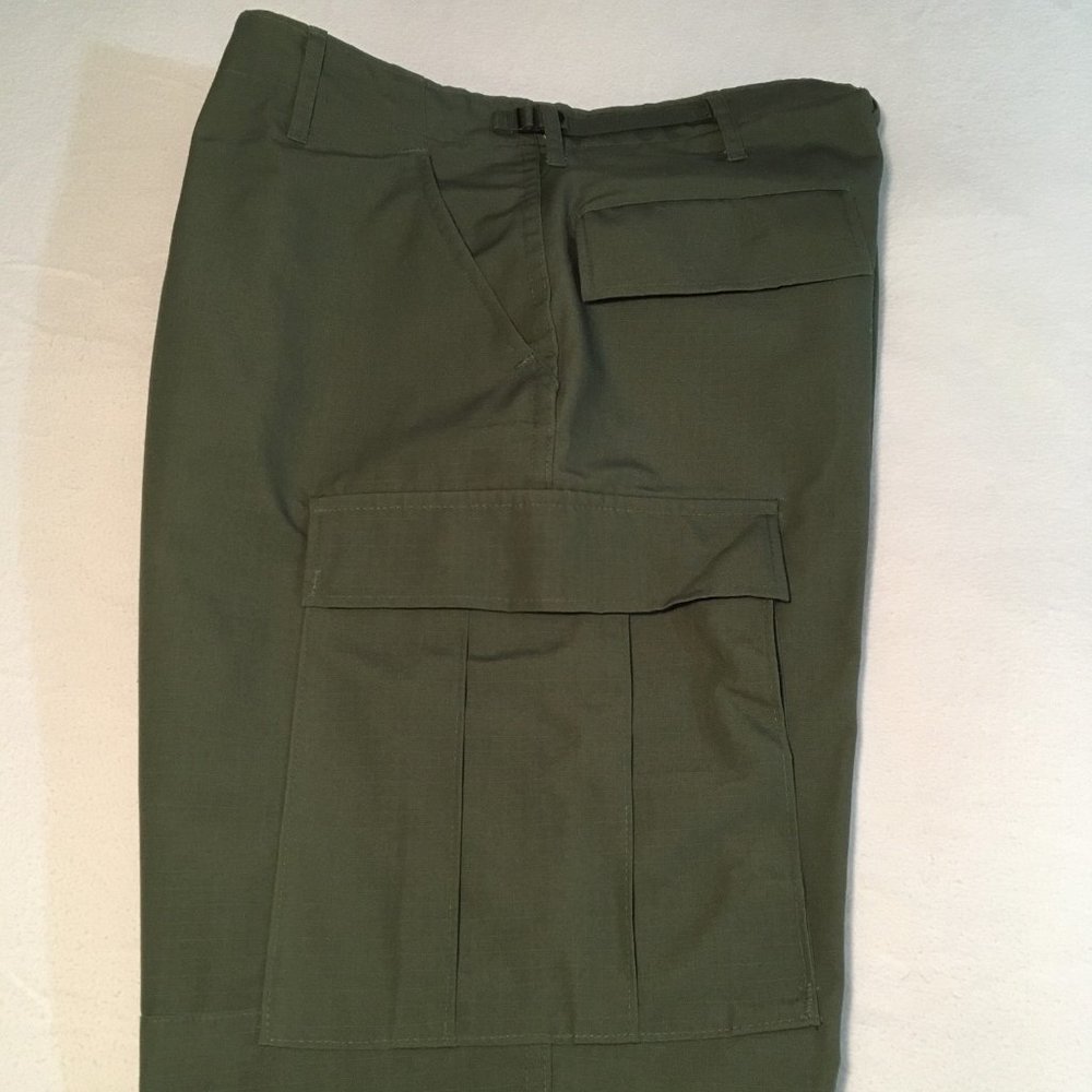 Army Cargo Pants, Men’s Med/Reg, New Without Tags